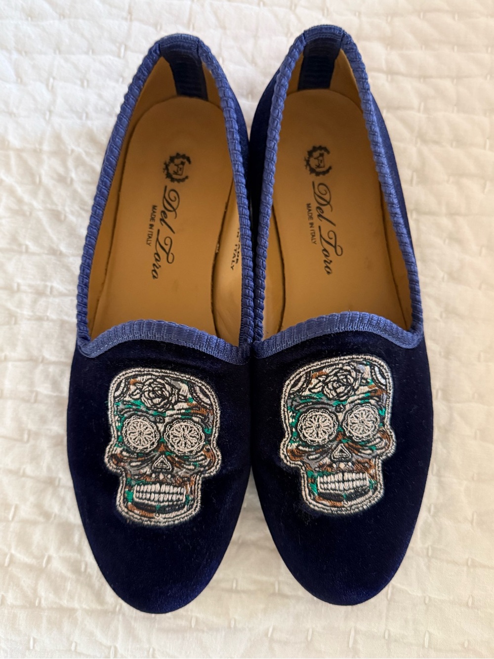 Del Toro Navy Velvet Skull Embroidered Slippers